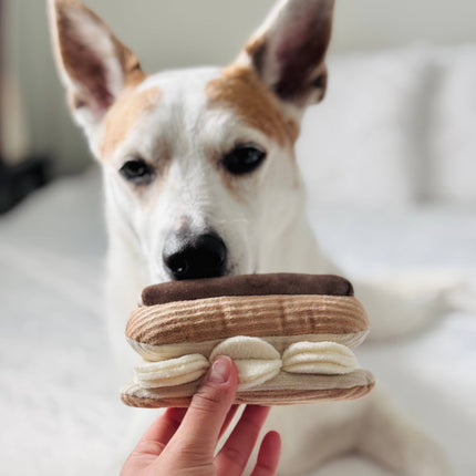 Éclair enrichment dog toy