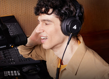 Maono Studio Closed Back Dynamic Headphones with 3.5mm & 6.35mm Jack Plug