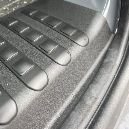 For VW T5, T5.1 V3 Barndoor Threshold Cover + Side Step
